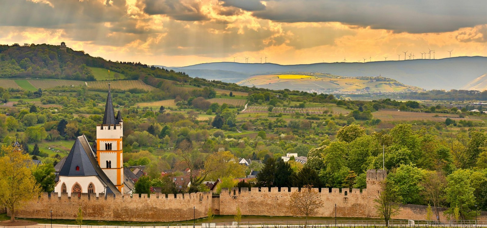 Battlements with a view of the castle church + Westerberg