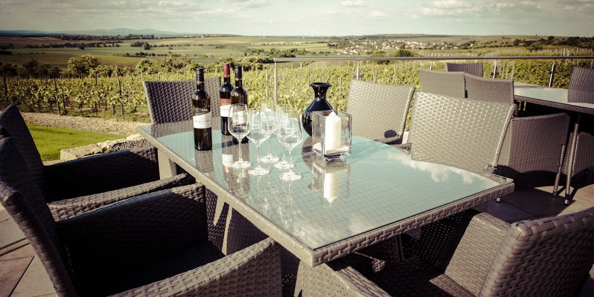 terrace-with-distant-view, © Weingut Hagemann