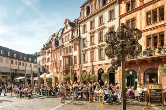 Gastronomie am Domplatz in Mainz, © Dominik Ketz