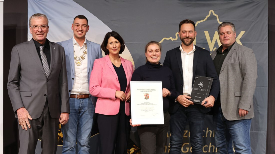 Ehrenpreis des Weinbauverbandes Rheinhessen im BWV RLP Sued e.V. an das Weingut Acker-Martinushof, Bodenheim, © LWK RLP / Alexander Sell