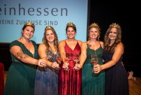 Kroning van de wijnmajesteiten uit Rheinhessen