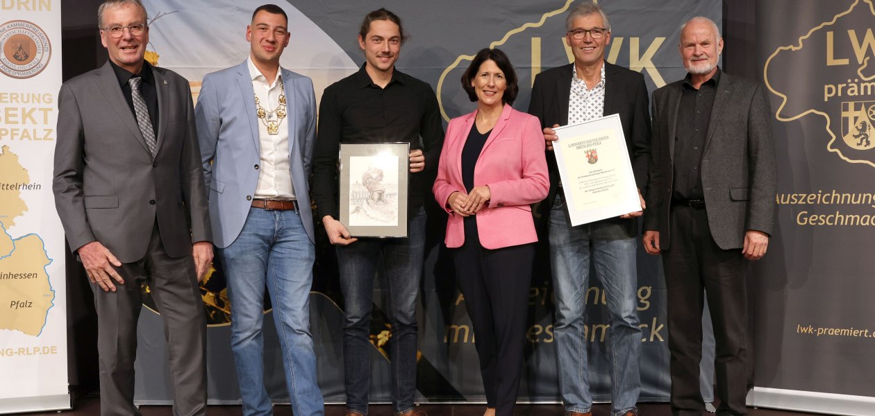 Ehrenpreis des Weinbauversuchsrings Rheinhessen e.V. an das Weingut Posthof Doll&Göth, Stadecken-Elsheim