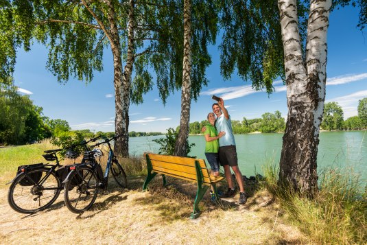 RHT-2019-Rheinradweg-375-Rheinpromenade, Eich, © Dominik Ketz