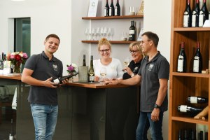 Weingut Paulinenhof_Familie Bernhard, © Weingut Paulinenhof