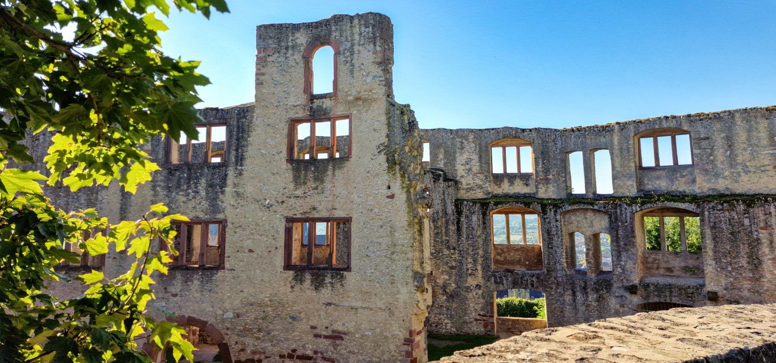 Landskron castle ruins, © CC0 4.0 Katja Zentel