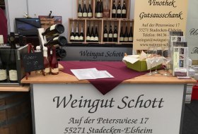 Weingut Schott_Weinstand © Weingut Schott