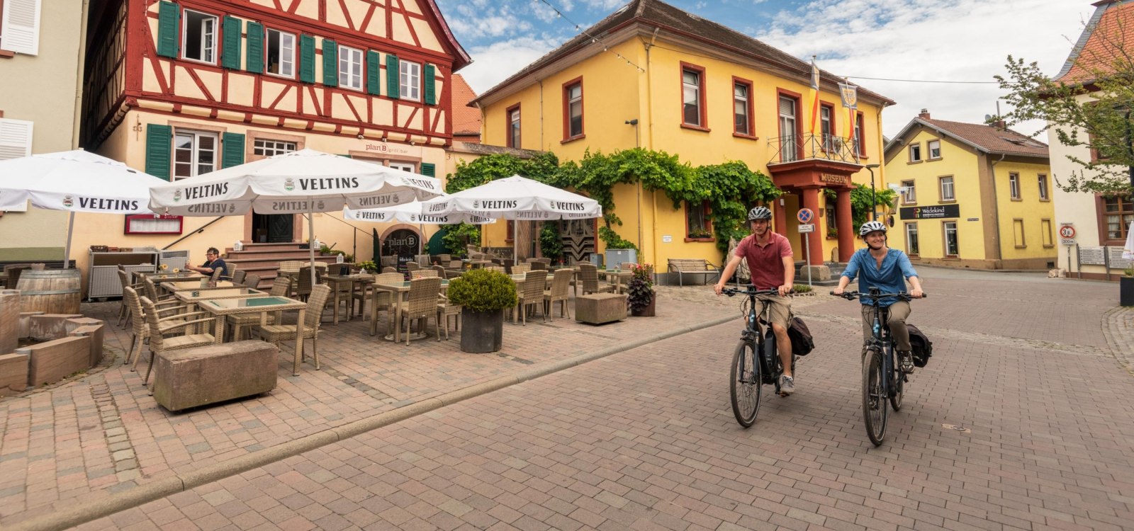 With the bicycle at the marketplace in Nierstein, © Dominik Ketz