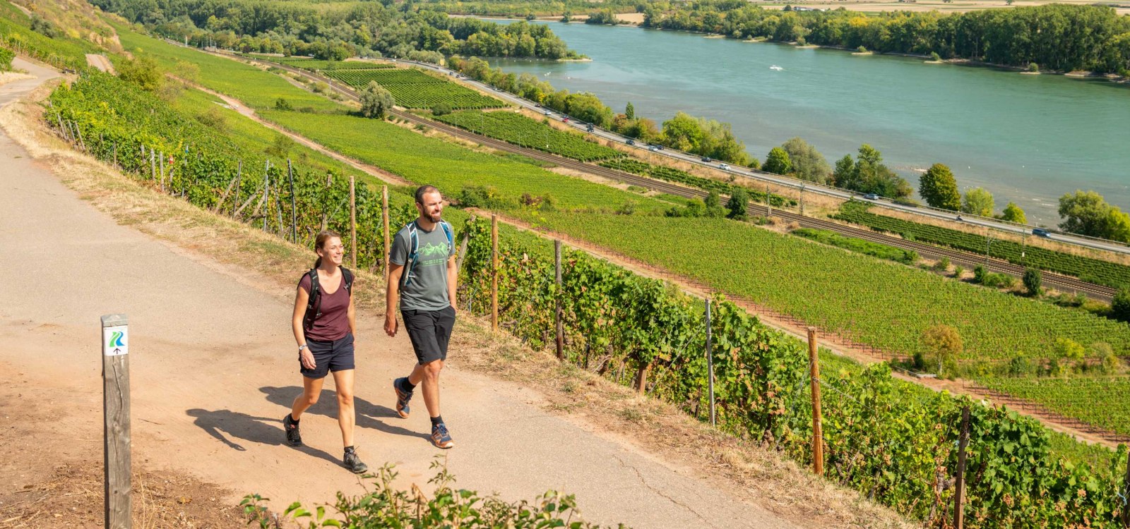 Hiking Couple with a View of the Rhine, © Dominik Ketz