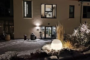 Weinzuhause im Schnee