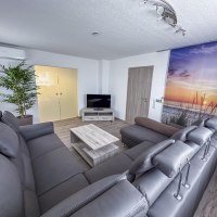 Wohnzimmer durch Glasschiebetür abtrennbar