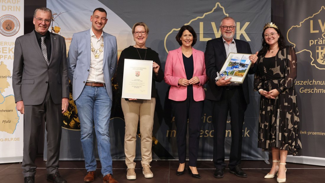 Ehrenpreis 2024 des Landkreises Mainz-Bingen an das Weingut Helmut Weber, Gau-Algesheim, © LWK RLP / Alexander Sell