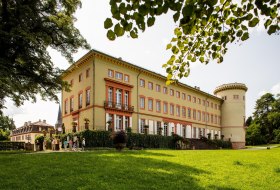 Schloss Herrnsheim parkseits © Bernward Bertram